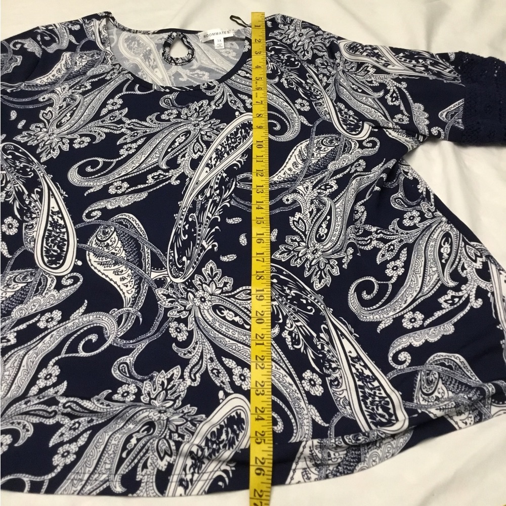 ROOMMATES SHIRT - Picture 9 of 12